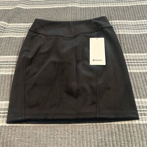 NWT Scuba velvet lululemon Mini Skirt Women’s size small